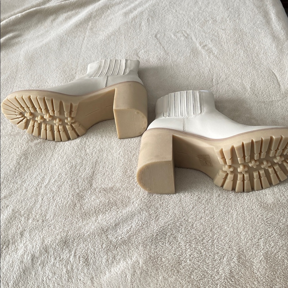 NWOB Dolce Vita Cream Chunky Heal Boot SZ 9.5 - Picture 5 of 10